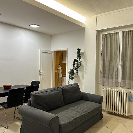 Modern Cenisio Apartment - Self Check-In & Parking Milan Bagian luar foto