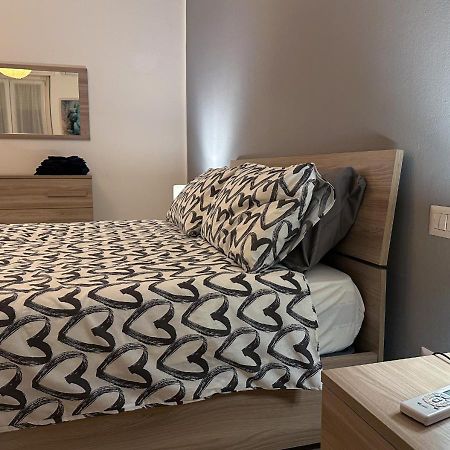 Modern Cenisio Apartment - Self Check-In & Parking Milan Bagian luar foto