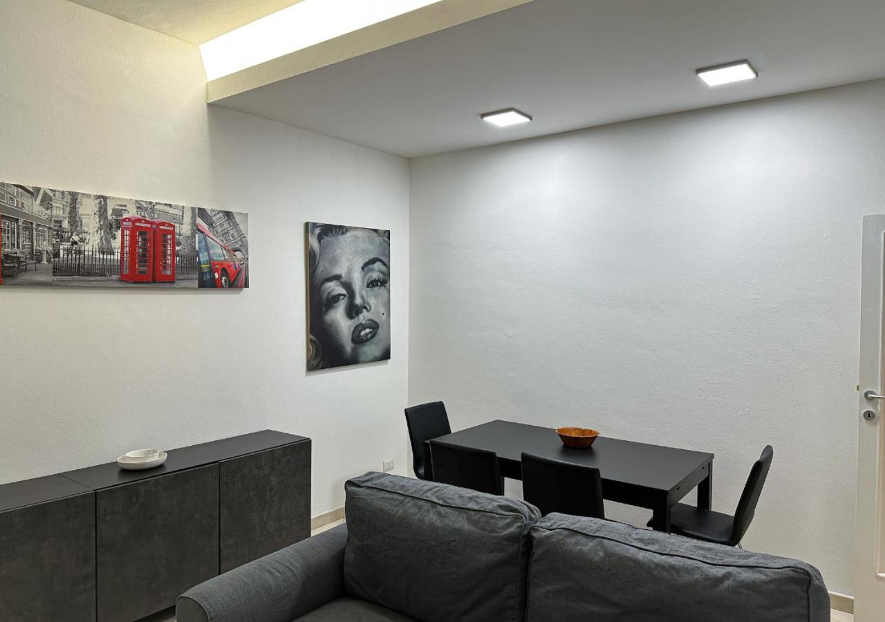 Modern Cenisio Apartment - Self Check-In & Parking Milan Bagian luar foto