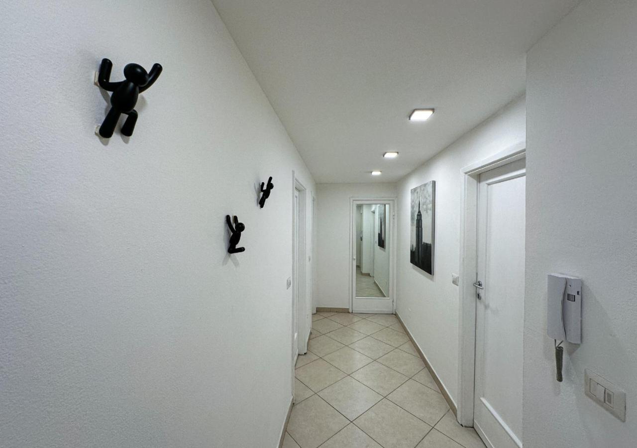 Modern Cenisio Apartment - Self Check-In & Parking Milan Bagian luar foto