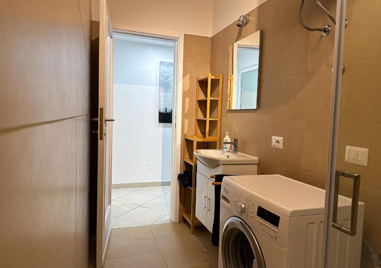 Modern Cenisio Apartment - Self Check-In & Parking Milan Bagian luar foto
