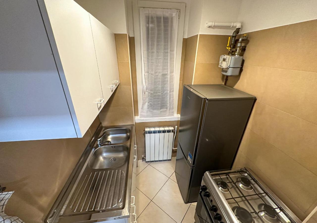 Modern Cenisio Apartment - Self Check-In & Parking Milan Bagian luar foto